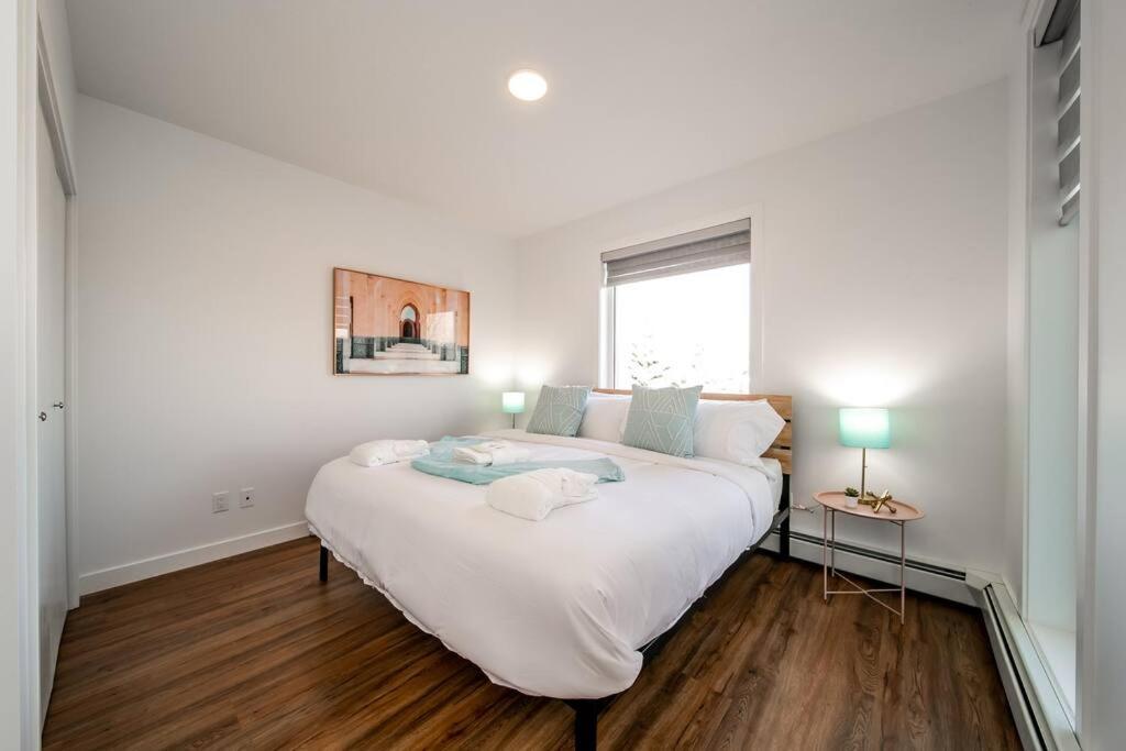 Steamy Romantic Greek Corneer Suite King U/G Wifi Edmonton Exterior foto